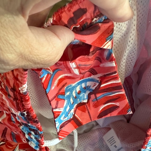 Vineyard Vines Red Blue Batik Shark Print Swim Trunks Shorts Mens Size XL - Picture 6 of 12